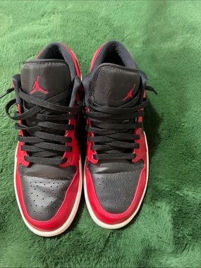 Air Jordan Retro 1 Sneakers - Black/Red